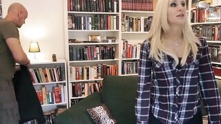 Amateur celeb falls for cheap pickup lines