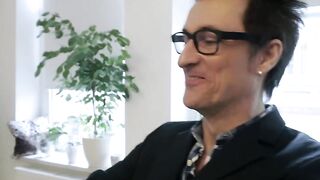 Amateur celeb falls for cheap pickup lines