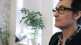 Amateur celeb falls for cheap pickup lines