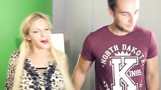 Inked German blonde Mia De Berg seduces