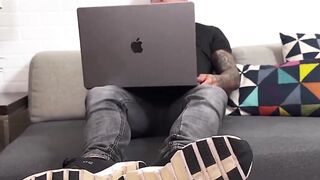 Wellcut Archer Croft showed off his beautiful body and gorgeous feet while relaxing