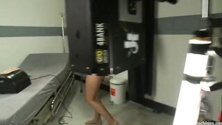 Hottie takes fucking machine between legs