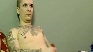 Tattooed amateur sucked skillfully by mature cum loving gay