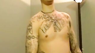 Tattooed amateur sucked skillfully by mature cum loving gay