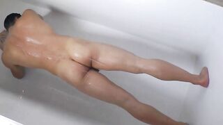 Spontaneous fucking with a blonde inside the shower
