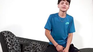 LatinoJuice.com - Skinny gay twink Cesar Rose rides Leonel Roussel hard cock