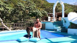 Public holiday sex with a curvy southern woman