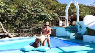 Public holiday sex with a curvy southern woman
