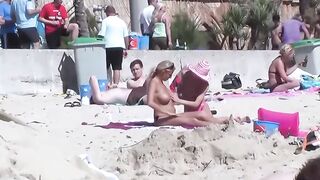 Outdoors dyke games on vacation with blondes