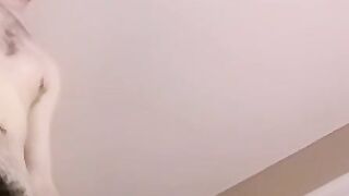 Horny amateur dude jerks his fat dick and receives a head Hoe 2