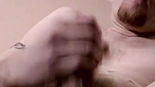 Brown haired amateur gets hard on pussy porn
