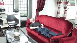 Natural dark hair mom does amateur porn