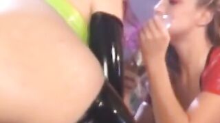 PussyCatsLatex.com - Vintage vixen gia's latex dildo encounter