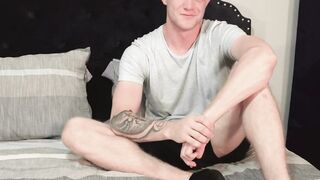 Brunette muscled soldier Ray Savage loves masturbating on camera