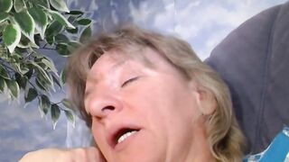 Housekeeper watches normal married lovers having sex