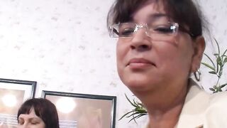 Natural chubby housewife at amateur casting
