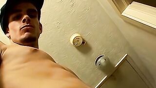 Athletic straight thug show off his abs while jerking off