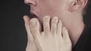 Gay hunks are foot licking each other while jerking off