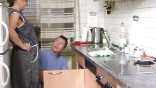 Single housewife wants sex from the handyman