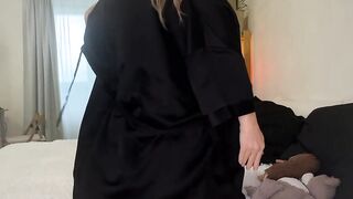 Juicy MILF uses her favorite sex dildo