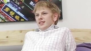 Sky Sylvanus a blonde twink plays his dick and jerks off solo