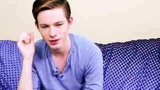 Twink interviewed before shoving fingers inside of his ass