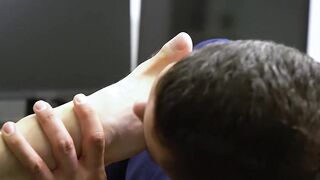 Suited gay businessman Skyy Knox worships his bosses feet