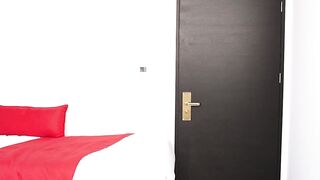 Bubble butt shemale cutie craves for hardcore ass fuck