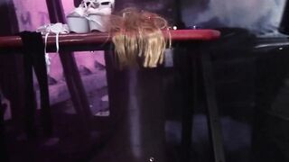 EU girlfriend screwing her cunt with a dildo