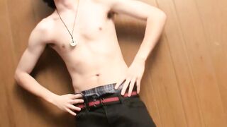 Horny Jonas Taylor loves to beat his cock everyday especially for his fans