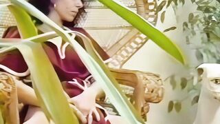 mom masturbating into this retro clip