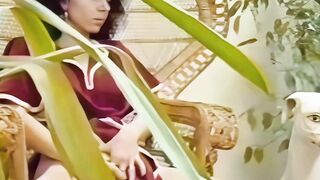 mom masturbating into this retro clip
