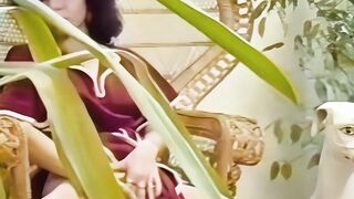 mom masturbating into this retro clip
