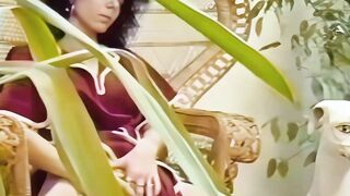 mom masturbating into this retro clip