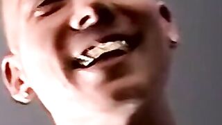 Amateur masturbator Pearl comes hard after solo session
