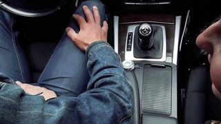 Amateur wench give oral sex to the driver