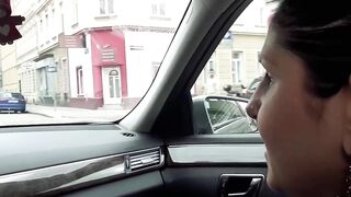 Amateur wench give oral sex to the driver
