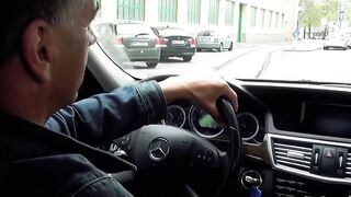 Amateur wench give oral sex to the driver