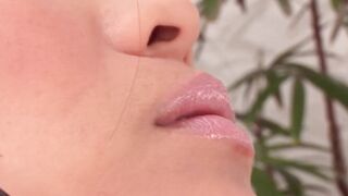 Trashy beauty gets double fuck