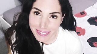 Dark Haired bitch fucks the selfie stick