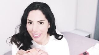 Dark Haired bitch fucks the selfie stick