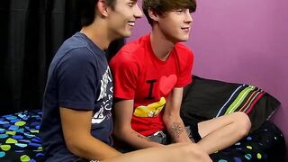 Twink Elijah White swaps head and barebacks young boyfriend
