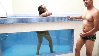 Bubble butt tbabe twerking in the pool before riding cock