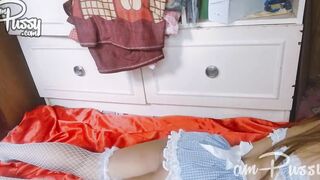 eastern amateur 18 inside Hot outfit is folding her clothes