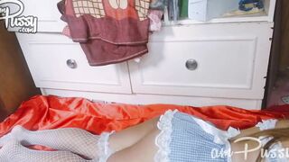 eastern amateur 18 inside Hot outfit is folding her clothes