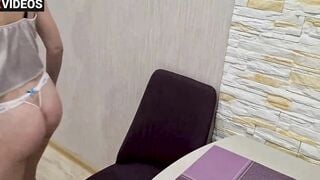 A married housewife offer herself to a pizza delivery man