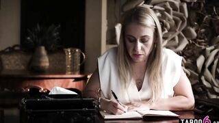 milf psychologist Nicky Thorne DPed with a long penis and a long vibrator