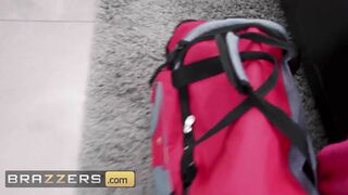 Brazzers - Alexis Fawx is Rewarded with Anal by Coach Quinton James after Completing the Challenge