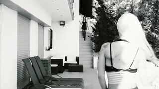 Skank Barbie Sins fucks a natural cunt with mouth intense