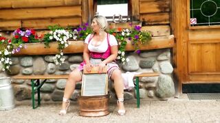 Vulgar cougar gets massive knockers cumshoted